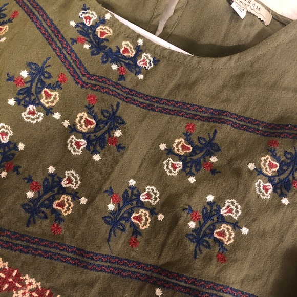 Polagram Babydoll Style Embroidered Top - Picture 8 of 8